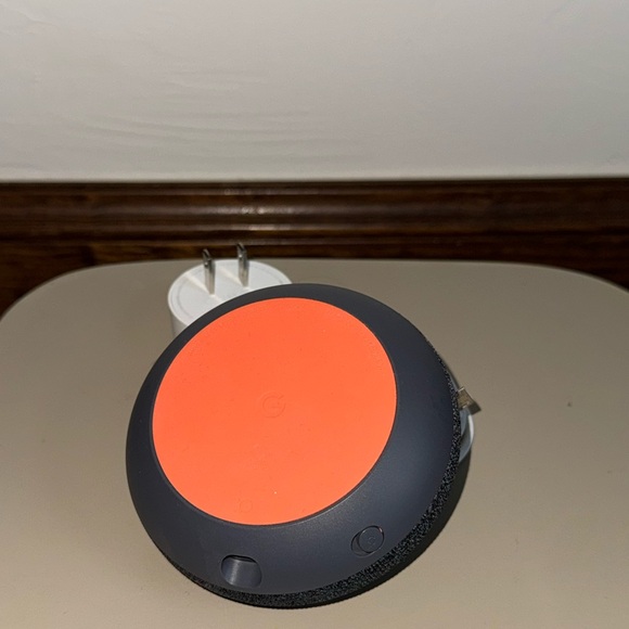 Google Home Mini - Picture 2 of 4